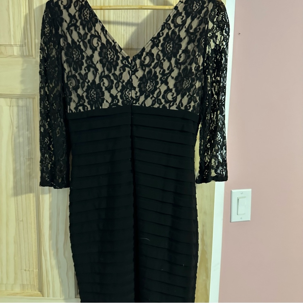 Andrianna Pappell size 8 dress with lace top and lining